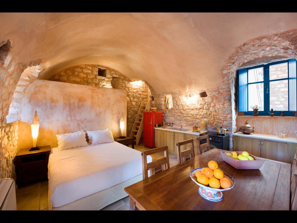 Aparthotel Arapakis Historic Castle Pírgos Dhiroú Habitación foto