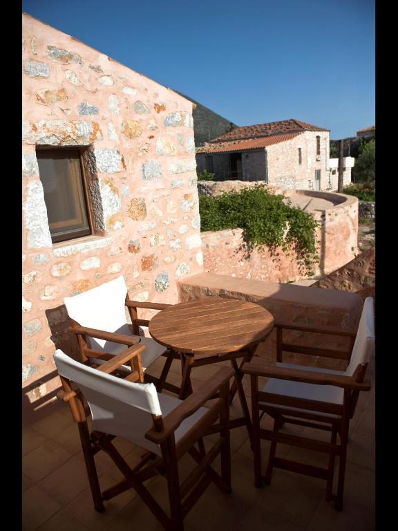 Aparthotel Arapakis Historic Castle Pírgos Dhiroú Habitación foto