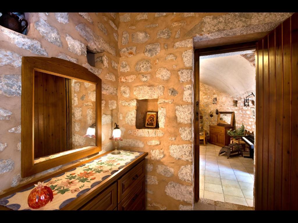 Aparthotel Arapakis Historic Castle Pírgos Dhiroú Habitación foto